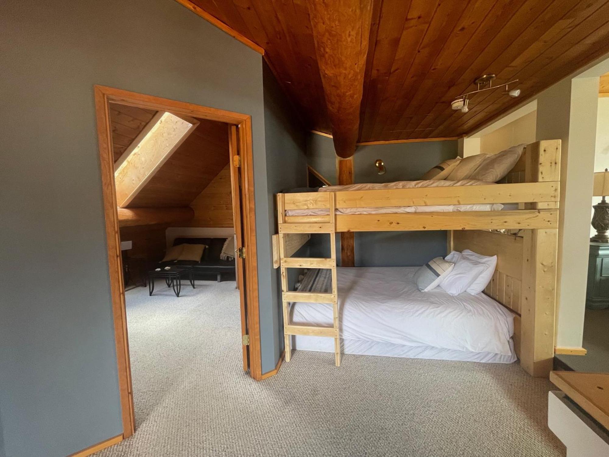 Mount Logan Ecolodge & Retreat Center Haines Junction Ngoại thất bức ảnh